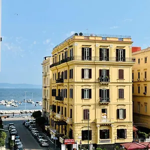 Bed & Breakfast Family Relax Caracciolo, Napoli